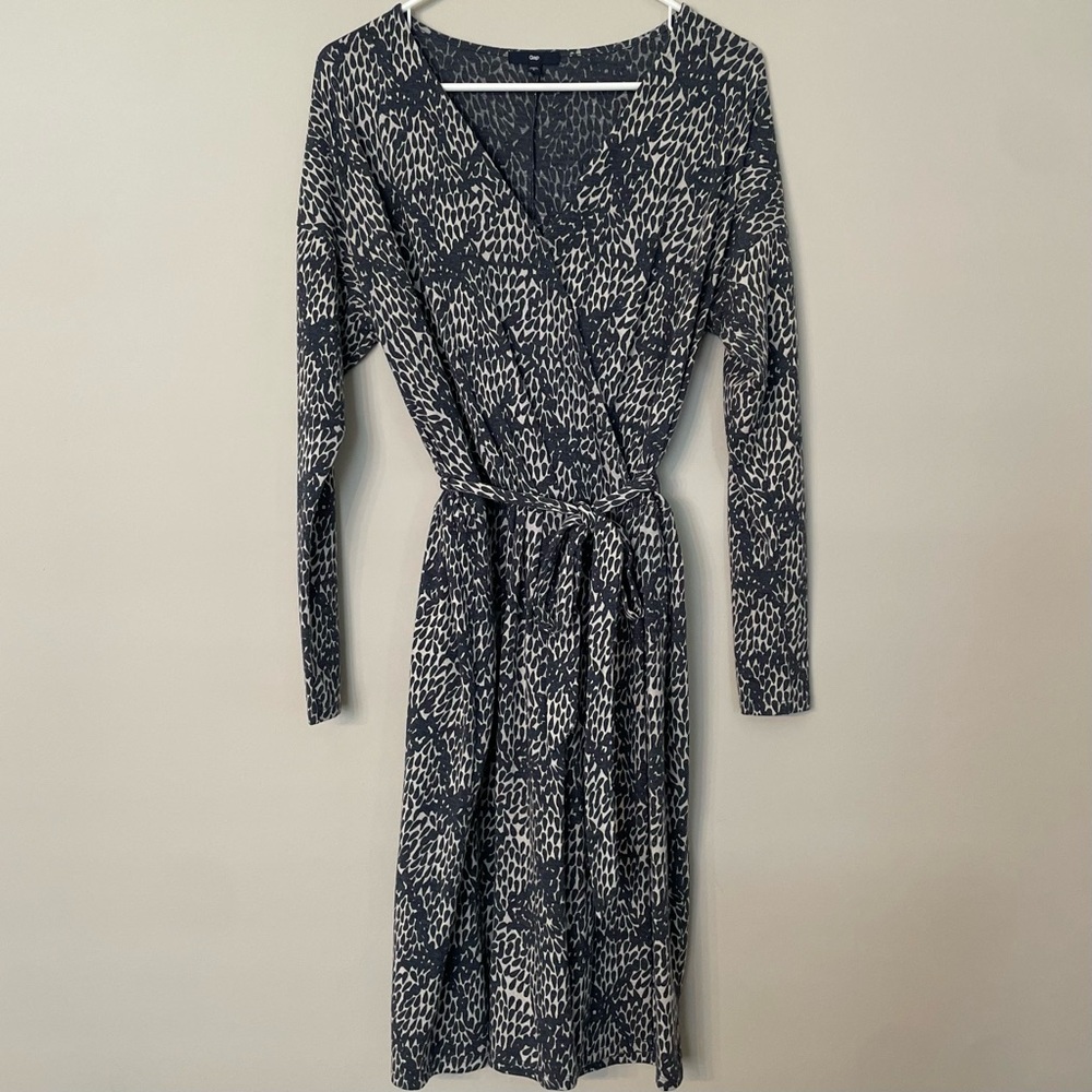 GAP Gray and White Long Sleeve Wrap Dress Medium